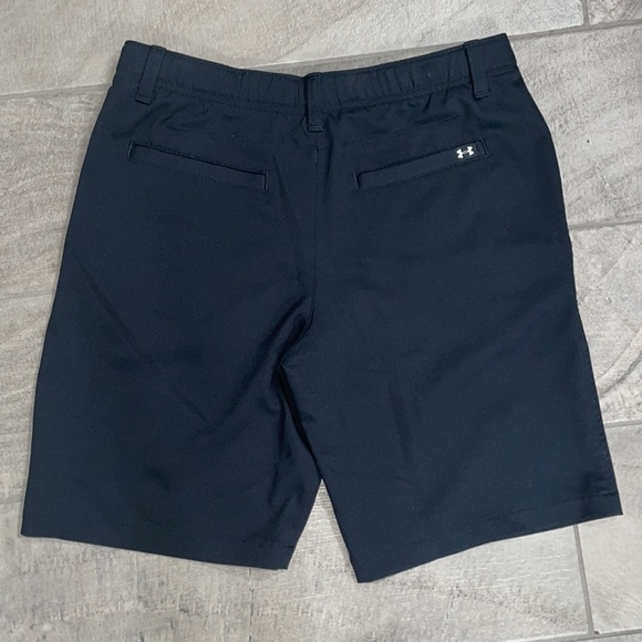 Under Armour Boys Black Matchplay Golf Shorts, Size Youth Large - Picture 4 of 6